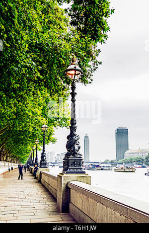 London (England, UK): Blick auf die Themse und den Palast von Westminster - das Parlament Stockfoto