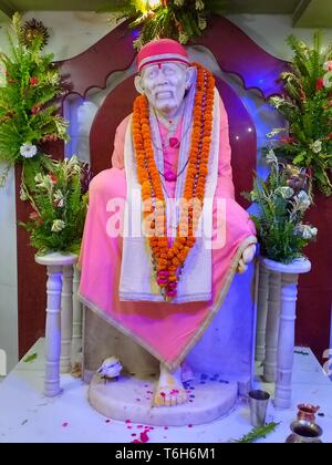 Shirdi Sai Baba in der hinduistischen Tempel. Sai Baba von Shirdi war ein indischer spiritueller Meister, wurde und wird von seinen Anhängern als Heiliger fakir angesehen und setzte sich gu Stockfoto