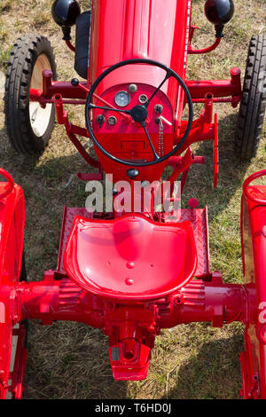 Trattore d'Epoca. Particolare. Marca: Porsche Modello: Junior Anno: 1962 Alimentazione: gasolio Numero cilindri: 1 Cilindrata: 1.600 cc Potenza: Lebenslauf Stockfoto