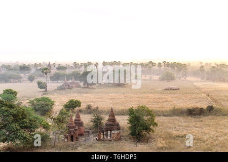 Blick auf den Tempeln, Stupas und Payas von Bagan, Myanmar Stockfoto