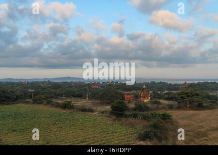 Blick auf den Tempeln, Stupas und Payas von Bagan, Myanmar Stockfoto