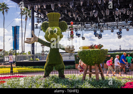 Walt Disney World's Epcot Vergnügungspark hat ein jährliches internationales Essen und Wein Festival. Der Park schafft topiaries die Gelegenheit zu feiern. Stockfoto