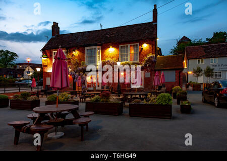 Während die blaue Stunde der Abend recht und Lite, Stratford-upon-Avon, Warwickshire, West Midllands, Großbritannien Stockfoto