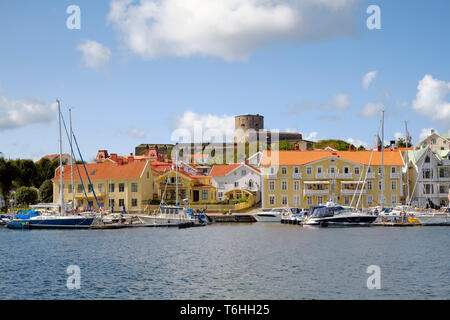 Marstrand und die Festung Carlsten während der jährlichen Boat Show im August in Kungälv/Gemeinde, Västra Götaland County, Schweden Stockfoto