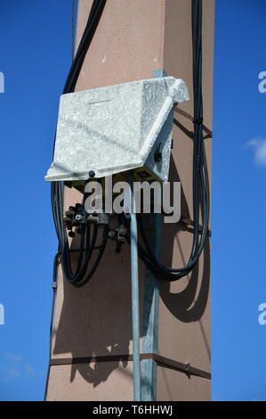 Ein Power Transmission Line auf einem Strommast Stockfoto