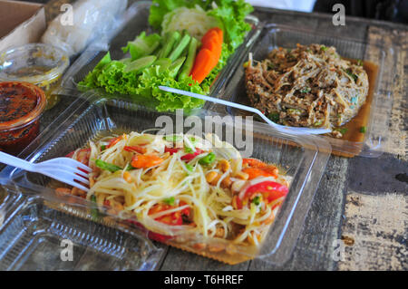 Som Tam GRÜNER PAPAYA SALAT Salat Stockfoto