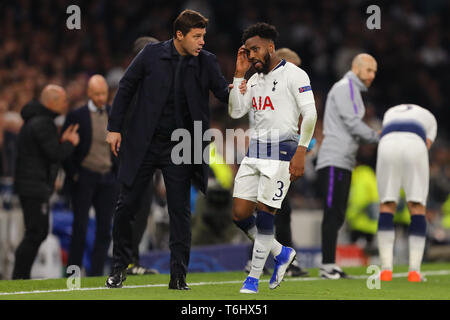 Manager von Tottenham Hotspur, Mauricio Pochettino spricht mit Danny Rose von Tottenham Hotspur - Tottenham Hotspur v Ajax, UEFA Champions League Semi F Stockfoto