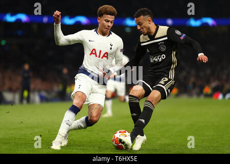 Dele Alli von Tottenham Hotspur sieht zu schlagen Mazraoui Noussair von Ajax - Tottenham Hotspur v Ajax, UEFA Champions League Halbfinale - 1 Bein, Tottenh Stockfoto