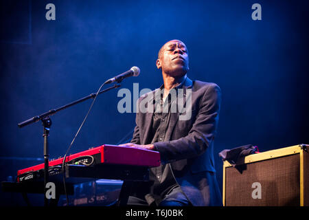 Norwegen, Oslo - 29. April 2019. Die englische Band Mike und der Mechanik führt ein Live Konzert am Rockefeller in Oslo. Hier Sänger und Musiker Andrew Roachford ist live auf der Bühne gesehen. (Foto: Gonzales Foto - Terje Dokken). Stockfoto