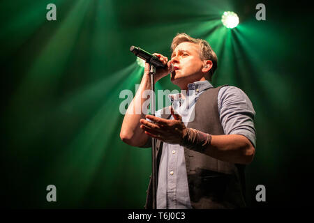 Norwegen, Oslo - 29. April 2019. Die englische Band Mike und der Mechanik führt ein Live Konzert am Rockefeller in Oslo. Hier sänger Tim Howar wird gesehen, live auf der Bühne. (Foto: Gonzales Foto - Terje Dokken). Stockfoto