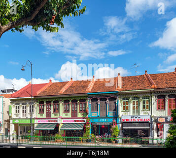 Singapur Katong. Alte Peranakan Erbe Häuser, jetzt mit Geschäften und Restaurants, East Coast Road, Katong, Singapur Stockfoto