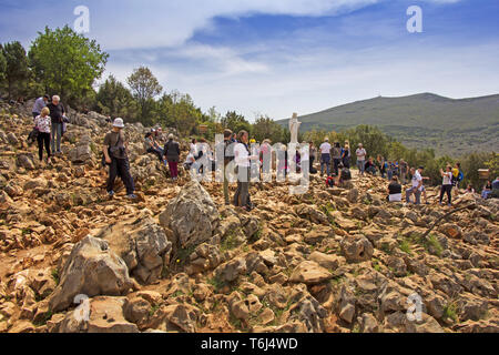 MEDJUGORJE, BOSNIEN UND HERZEGOWINA - 21. April: Erscheinungsberg Podbrdo der Jungfrau Maria am 21 April, 2019 in Medjugorje, Bosnien und Herzegowina. Stockfoto