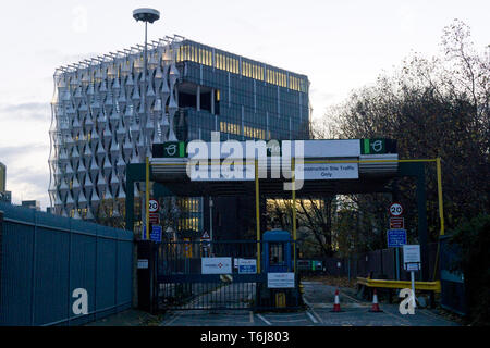 Der alte Eingang zu Covent Garden Flower Market und der neuen US-Botschaft in London. 22/11/2017 Stockfoto