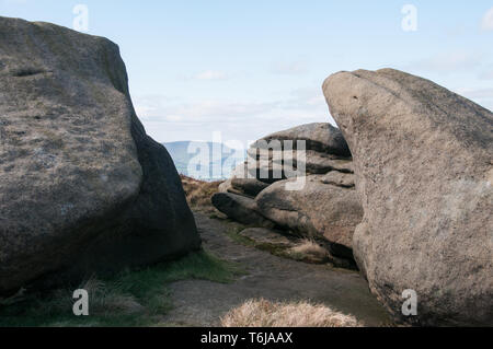 In einer Serie von Bildern auf einer 7,5 Kilometer entfernt vom Dorf Wycoller Boulsworth auf den Hängen der Hügel und dem Gipfel des KOP-Gesetzes an 517 m gefangen. Stockfoto