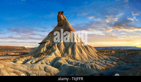 Castildeterra Felsformation in der bardenas Blanca Bereich der Bardenas Riales Naturpark, Navarra, Spanien Stockfoto