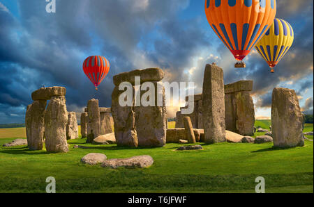 Heißluftballons über Stonehenge Neolithikum antike Standing Stone Circle Denkmal, Wilshire, England Stockfoto