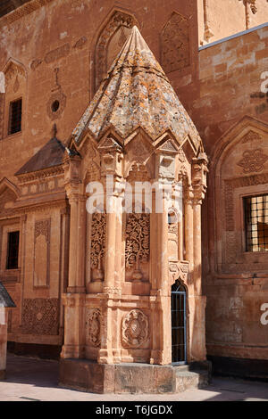 Hof und Eingang zum Mausoleum des 18. Jahrhunderts der osmanischen Architektur des Ishak Pasha Palace Türkei Stockfoto