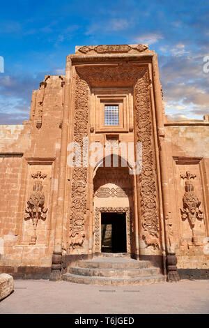 Hof und Eingang zum Mausoleum des 18. Jahrhunderts der osmanischen Architektur des Ishak Pasha Palace Türkei Stockfoto