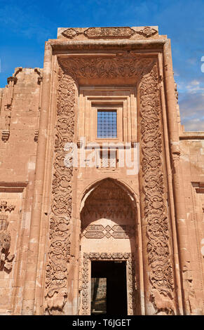 Hof und Eingang zum Mausoleum des 18. Jahrhunderts der osmanischen Architektur des Ishak Pasha Palace Türkei Stockfoto