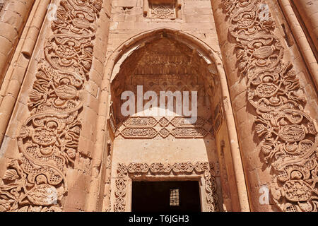 Hof und Eingang zum Mausoleum des 18. Jahrhunderts der osmanischen Architektur des Ishak Pasha Palace Türkei Stockfoto