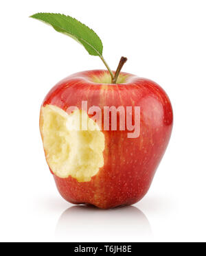 Roter Apfel mit Blatt auf weißem Hintergrund Gebissen Stockfoto