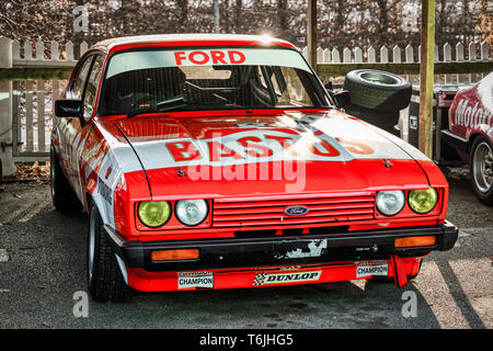 1980 Ford Capri MkIII 3.0S im Bastos livery. Im Fahrerlager am 77. Goodwood Mitgliederversammlung, Sussex, UK. Stockfoto