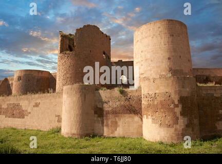 Die Ruinen der Armenischen Stadt Mauern von König Smbat (977 - 989) von Ani archäologischem Aufstellungsort auf der alten Seidenstraße, in der Türkei gebaut Stockfoto