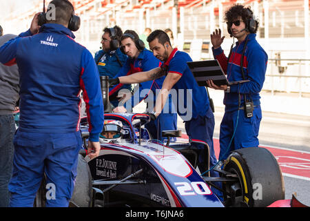 Barcelona, Spanien, 5. März, 2019 - Giuliano Alesi aus Frankreich mit 20 Trident Racing - mit Ingenieuren während der FIA F2 Test vor Saisonbeginn bei Ci Stockfoto