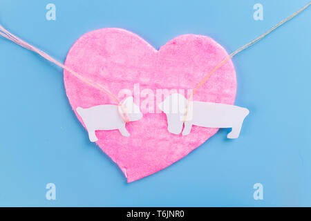 Zwei Hunde in der Liebe. aus Papier Stockfoto