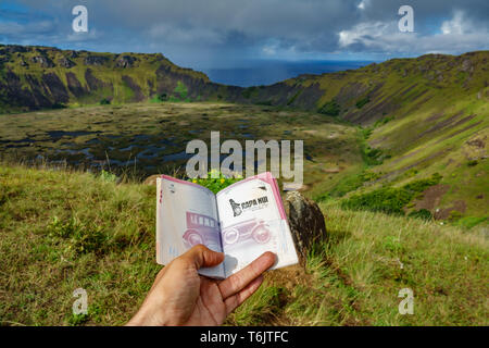 Pass-, Hand, Rapa Nui Stempel und Vulkan Rano Kau Stockfoto