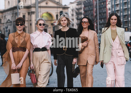 Mailand, Italien - 20. Februar 2019: Street Style Outfits - Modelle, Blogger und einflussnehmern vor einer Modenschau in Mailand auf der Modewoche - MFWFW 19. Stockfoto