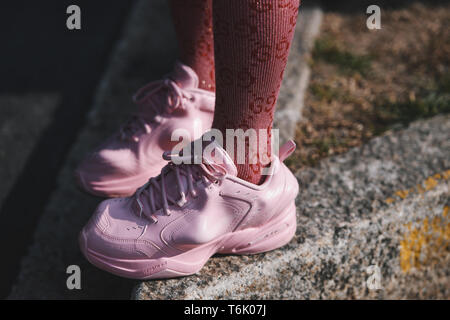 Mailand, Italien - 20. Februar 2019: Street Style - fancy Schuhe im Einzelnen nach einer Modenschau in Mailand auf der Modewoche - MFWFW 19. Stockfoto