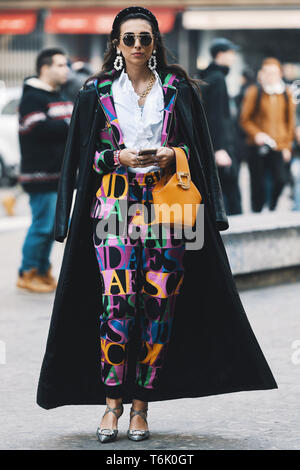 Mailand, Italien - 21. Februar 2019: Street Style Outfit nach einer Modenschau in Mailand auf der Modewoche - MFWFW 19. Stockfoto