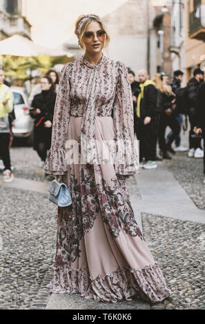 Mailand, Italien - 21. Februar 2019: Street Style Outfit nach einer Modenschau in Mailand auf der Modewoche - MFWFW 19. Stockfoto