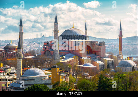 Blick auf die Hagia Sophia in Istanbul bei Sunny bewölkter Tag Stockfoto