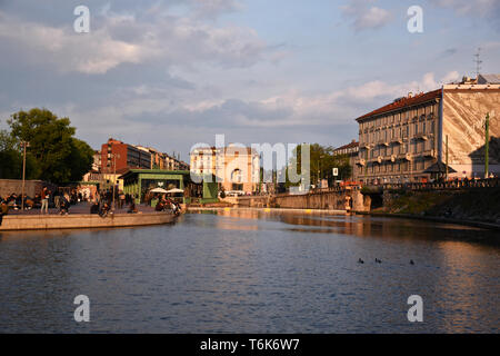 Die Sonne in der Mailand Hafenbecken (Darsena di Milano) Bereich Stockfoto