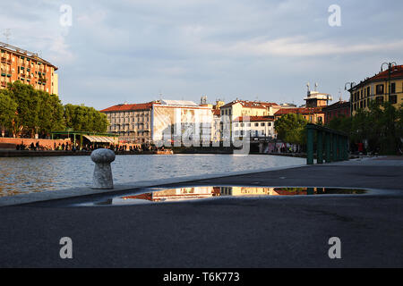 Die Sonne in der Mailand Hafenbecken (Darsena di Milano) Bereich Stockfoto