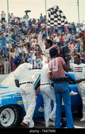 Komiker und Schauspieler Richard Pryor in einer abendfüllenden Film mit dem Titel geölter Blitz, die Geschichte der ersten afrikanischen amerikanischen NASCAR Fahrer - Wendell Scott - ein NASCAR Rennen zu gewinnen. Stockfoto