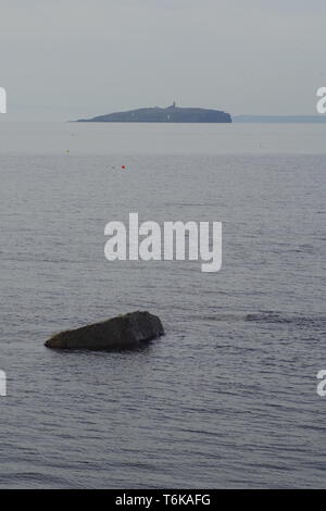 Insel kann in einer ruhigen äußeren Firth-of-Forth von Crail auf einen ruhigen Sommer. Fife, Schottland, Großbritannien. Stockfoto