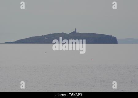 Insel kann in einer ruhigen äußeren Firth-of-Forth von Crail auf einen ruhigen Sommer. Fife, Schottland, Großbritannien. Stockfoto