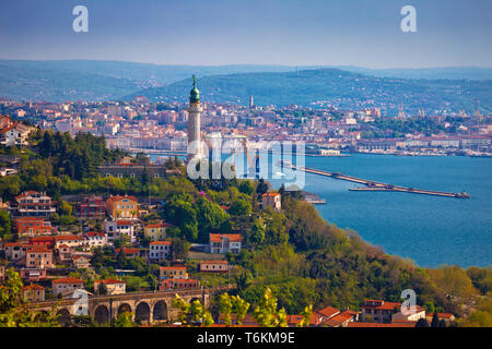 Triest Leuchtturm und Stadtbild Panoramaaussicht, Region Friaul-Julisch Venetien in Italien Stockfoto