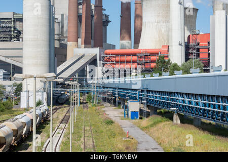 Kühltürme und Schornsteine Kohlekraftwerk in Deutschland Stockfoto