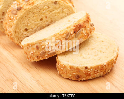 In Scheiben geschnitten Maisbrot Stockfoto