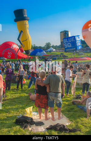 Die jährlichen Bristol International Balloon Festival, Zuschauer, die Veranstaltung. Stockfoto