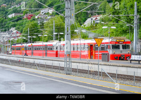 Voss, Norwegen, Skandinavien 17. Juni 2019: Bahnhof in Voss, Norwegen. Transport in Norwegen Stockfoto