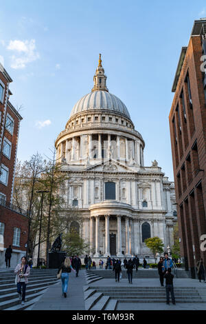 LONDON, Großbritannien - 1 April, 2019: Saint Paul's Cathedral in London, Vereinigtes Königreich Stockfoto