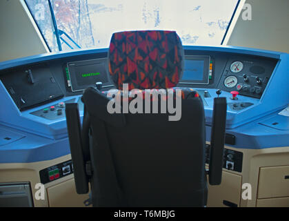 Einblick in moderne Zug Fahrerkabine Stockfoto
