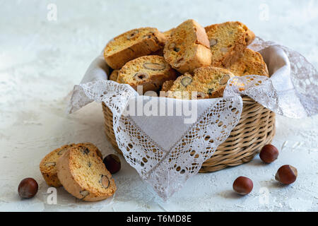 Traditionelle italienische Cookies mit Muttern. Stockfoto