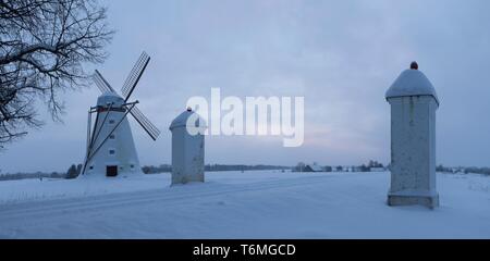 Windmühle in Vihula Stockfoto