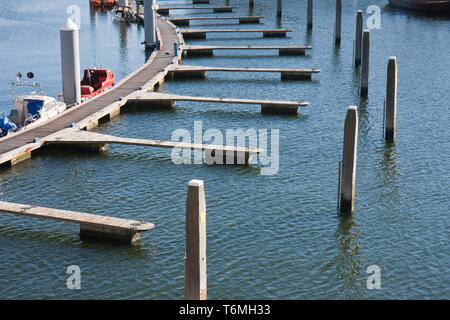Die schwimmende Hafenmole in Dutch Harbor Stockfoto